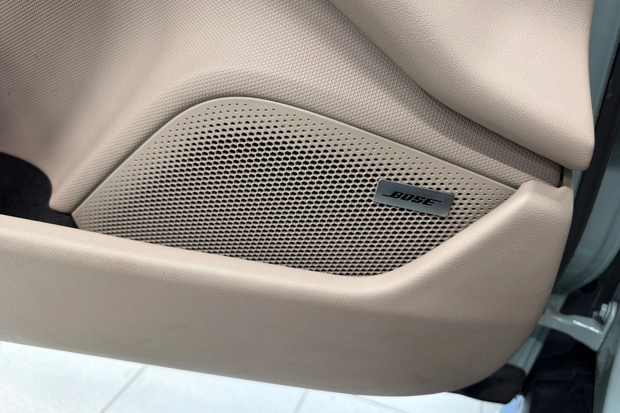 vihreä Porsche Taycan 2024 kuva 17.
