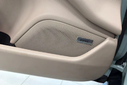 vihreä Porsche Taycan 2024 kuva 17.