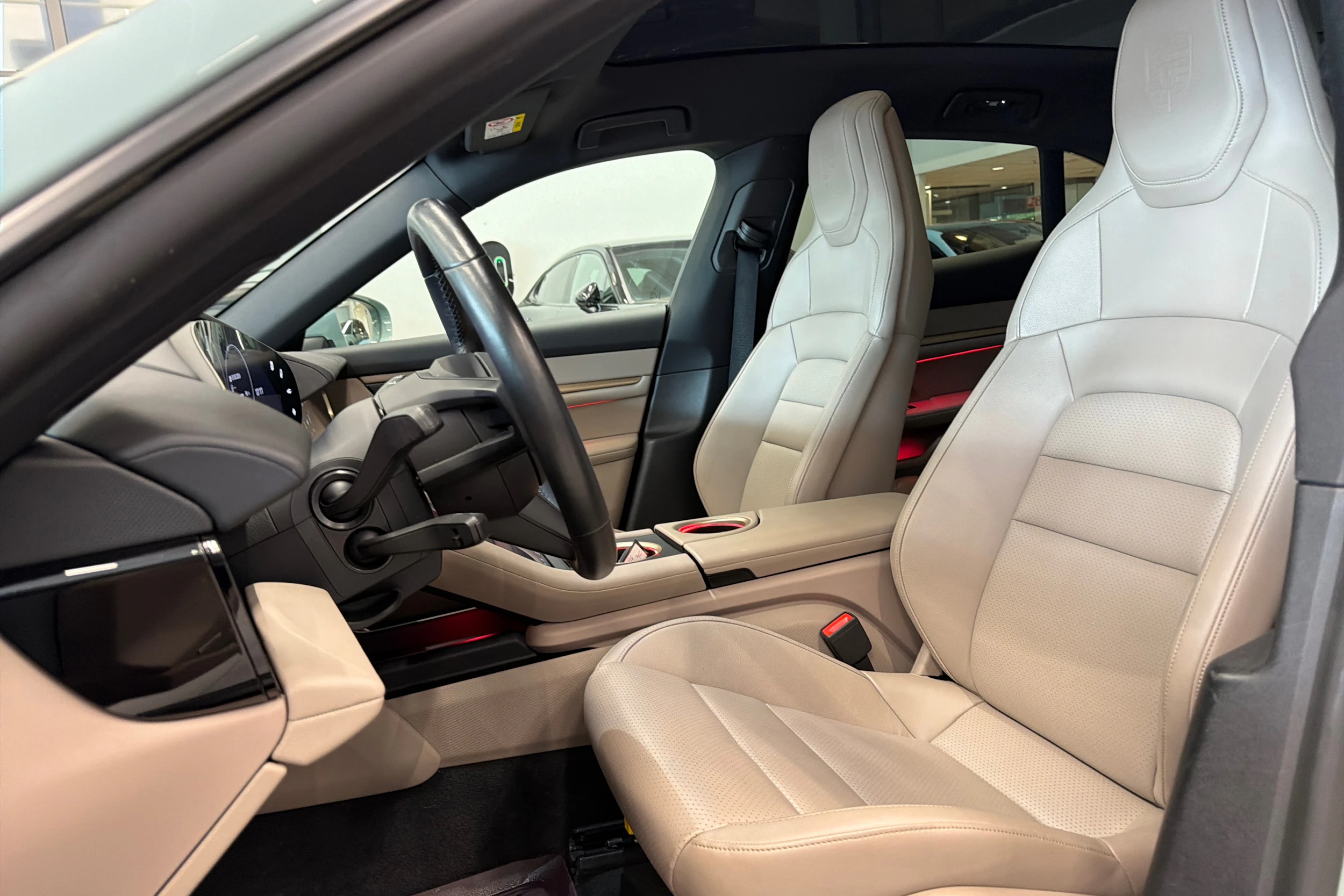 vihreä Porsche Taycan 2024 kuva 18.