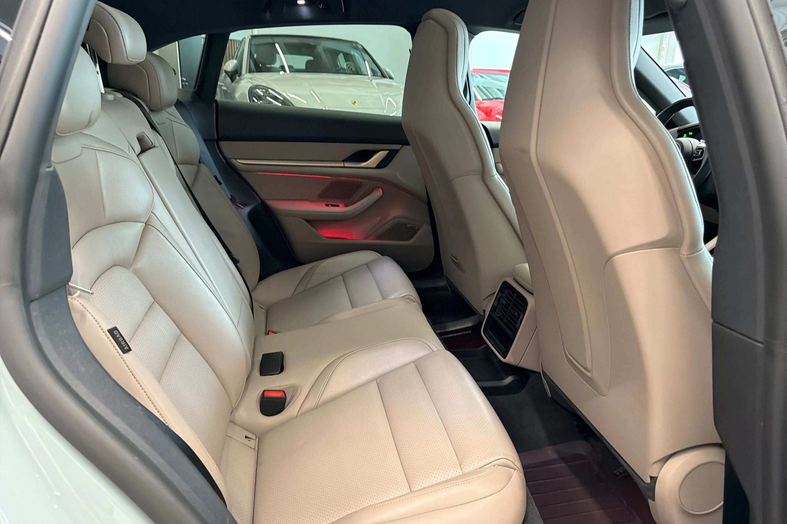 vihreä Porsche Taycan 2024 kuva 22.
