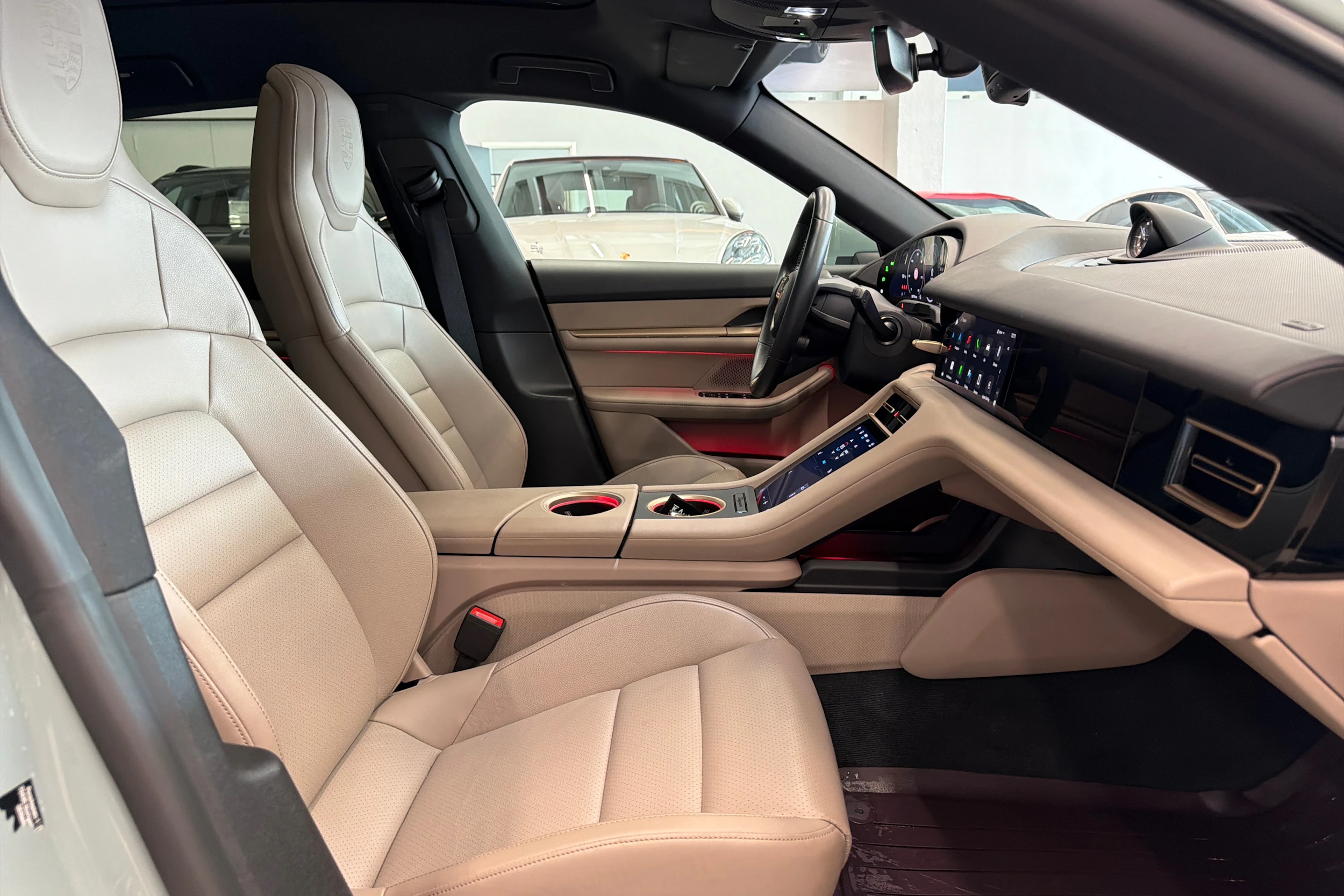 vihreä Porsche Taycan 2024 kuva 23.