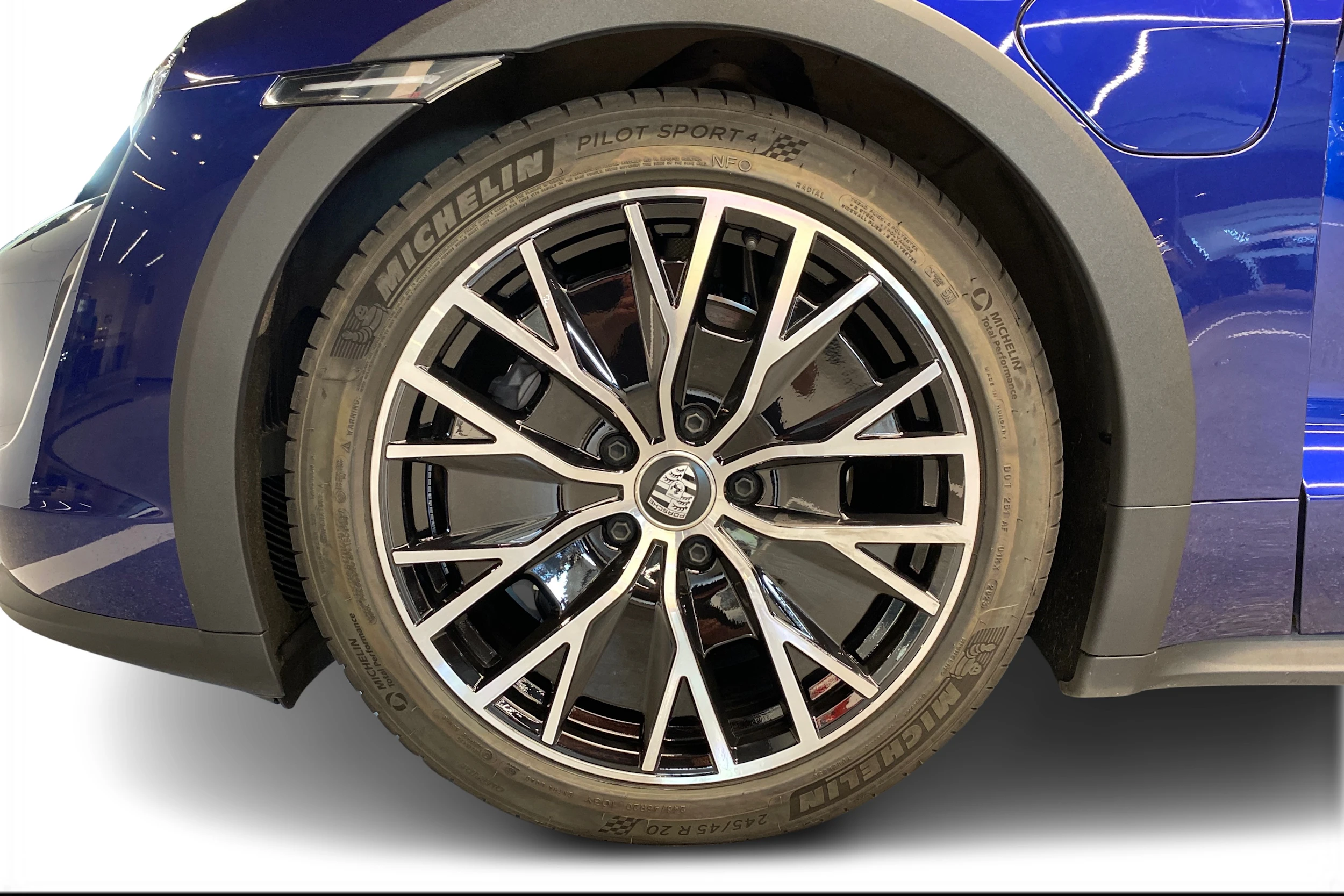 met. sininen Porsche Taycan 2024 kuva 9.
