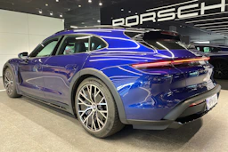 met. sininen Porsche Taycan 2024 kuva 12.