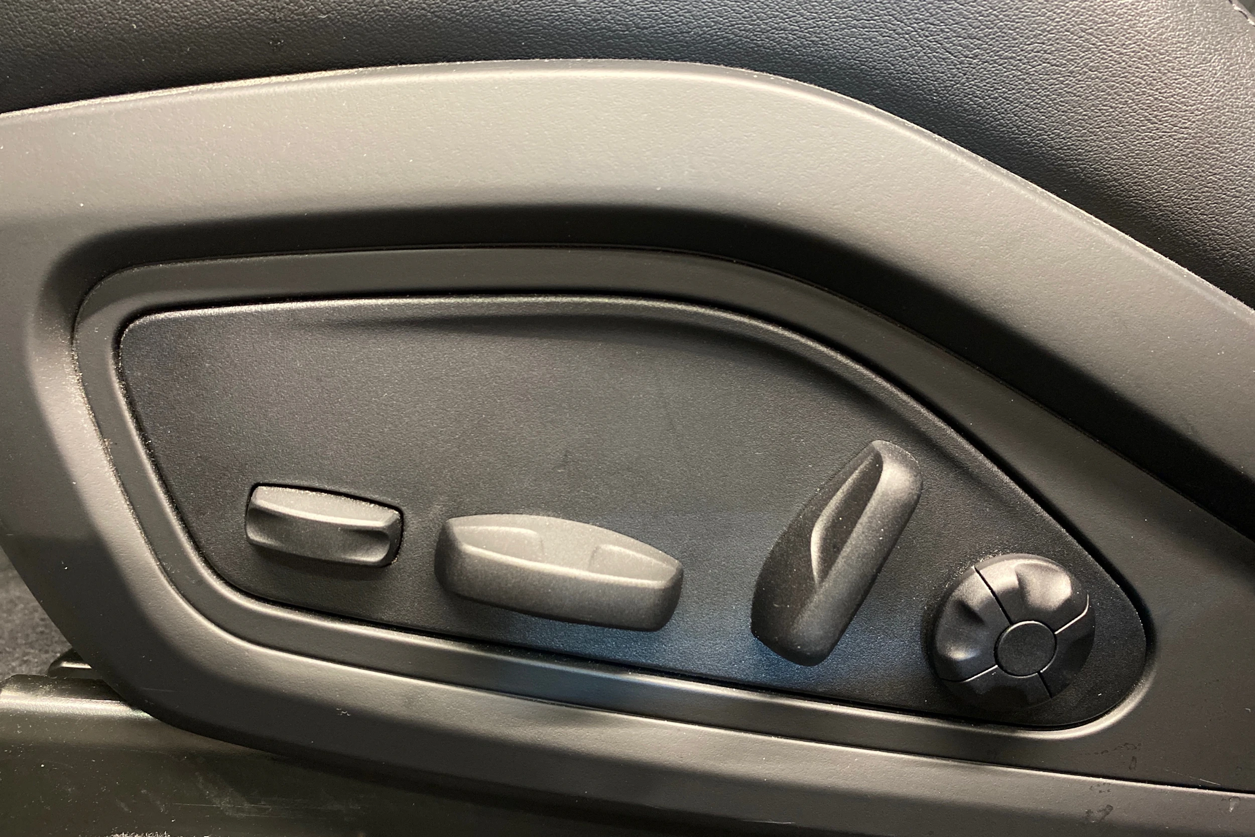 met. sininen Porsche Taycan 2024 kuva 13.