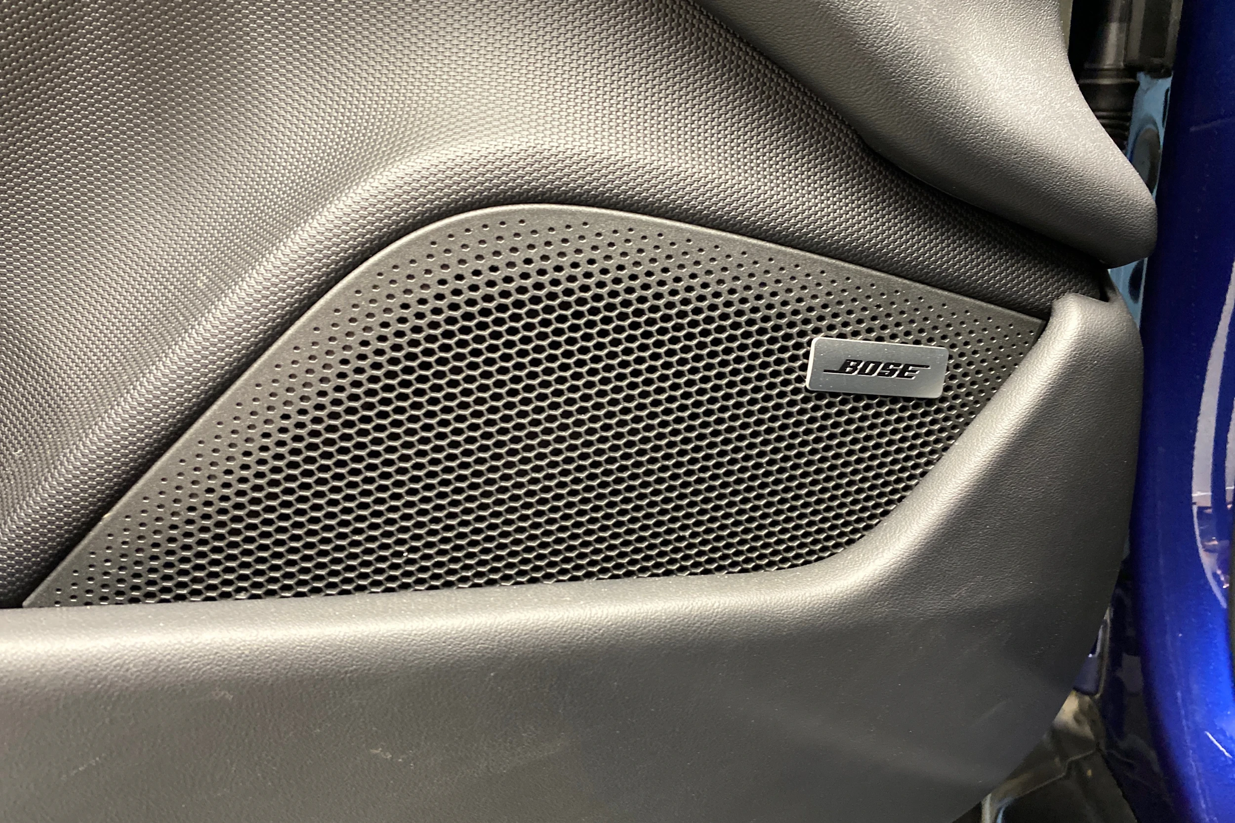 met. sininen Porsche Taycan 2024 kuva 17.