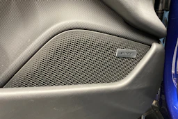 met. sininen Porsche Taycan 2024 kuva 17.