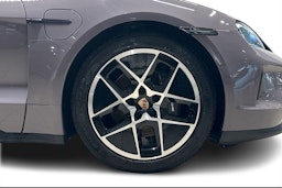 violetti Porsche Taycan 2024 kuva 9.