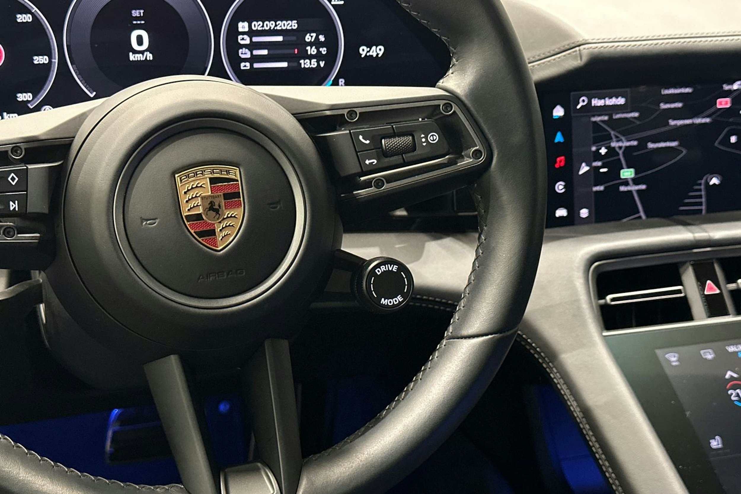 violetti Porsche Taycan 2024 kuva 11.