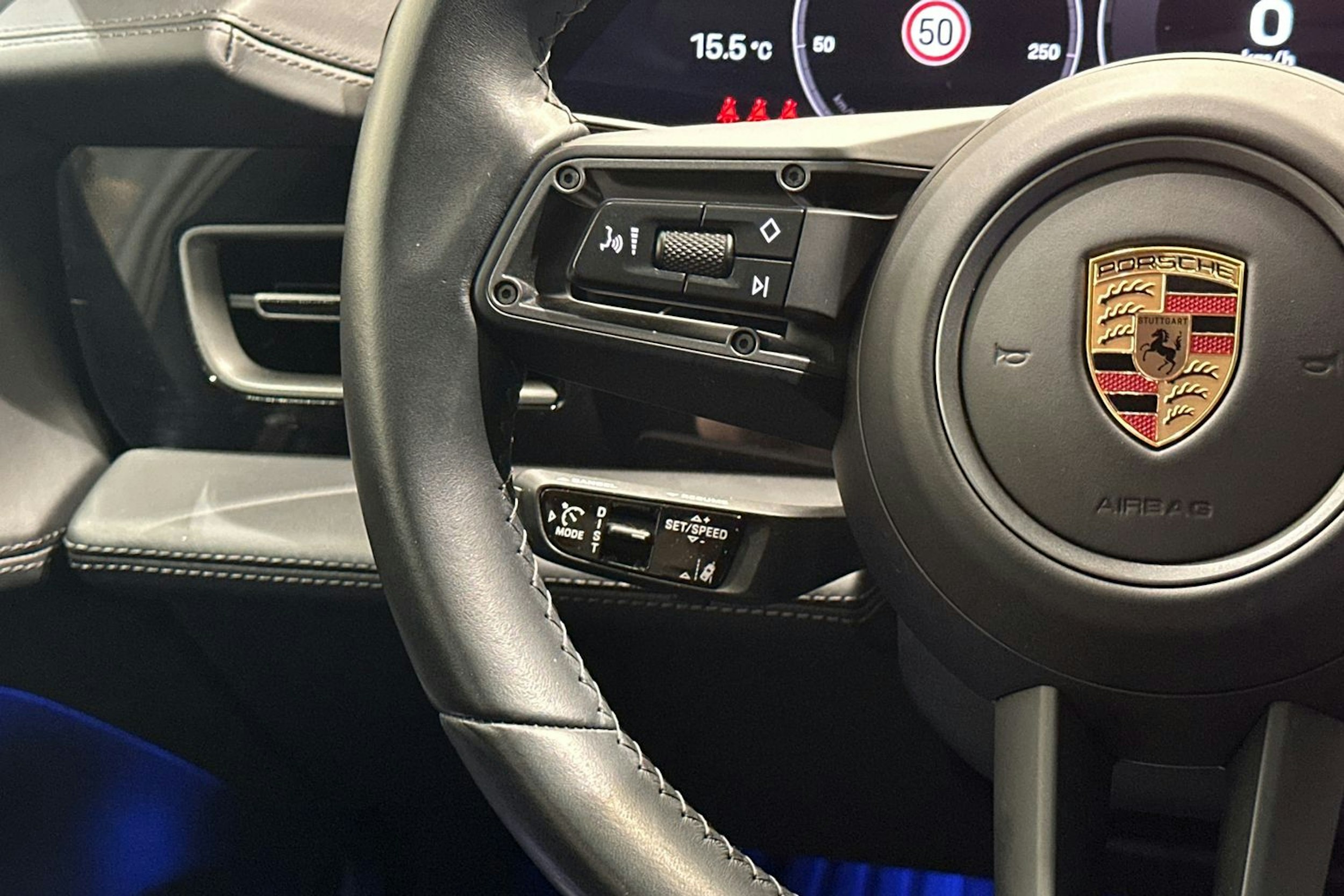 violetti Porsche Taycan 2024 kuva 12.
