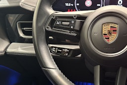 violetti Porsche Taycan 2024 kuva 12.