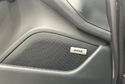 violetti Porsche Taycan 2024 kuva 16.
