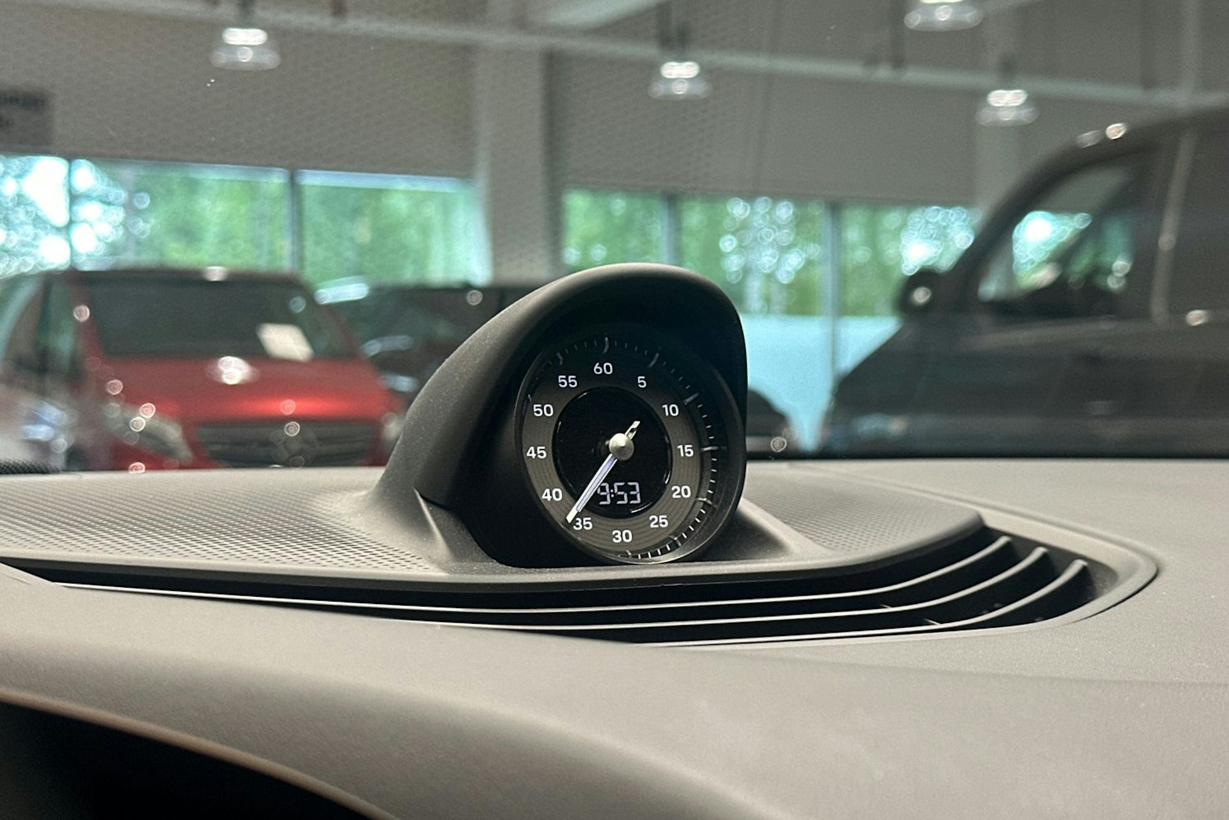 violetti Porsche Taycan 2024 kuva 18.