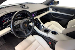 sininen Porsche Taycan 2023 kuva 6.