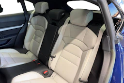 sininen Porsche Taycan 2023 kuva 8.