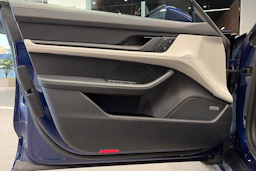 sininen Porsche Taycan 2023 kuva 12.