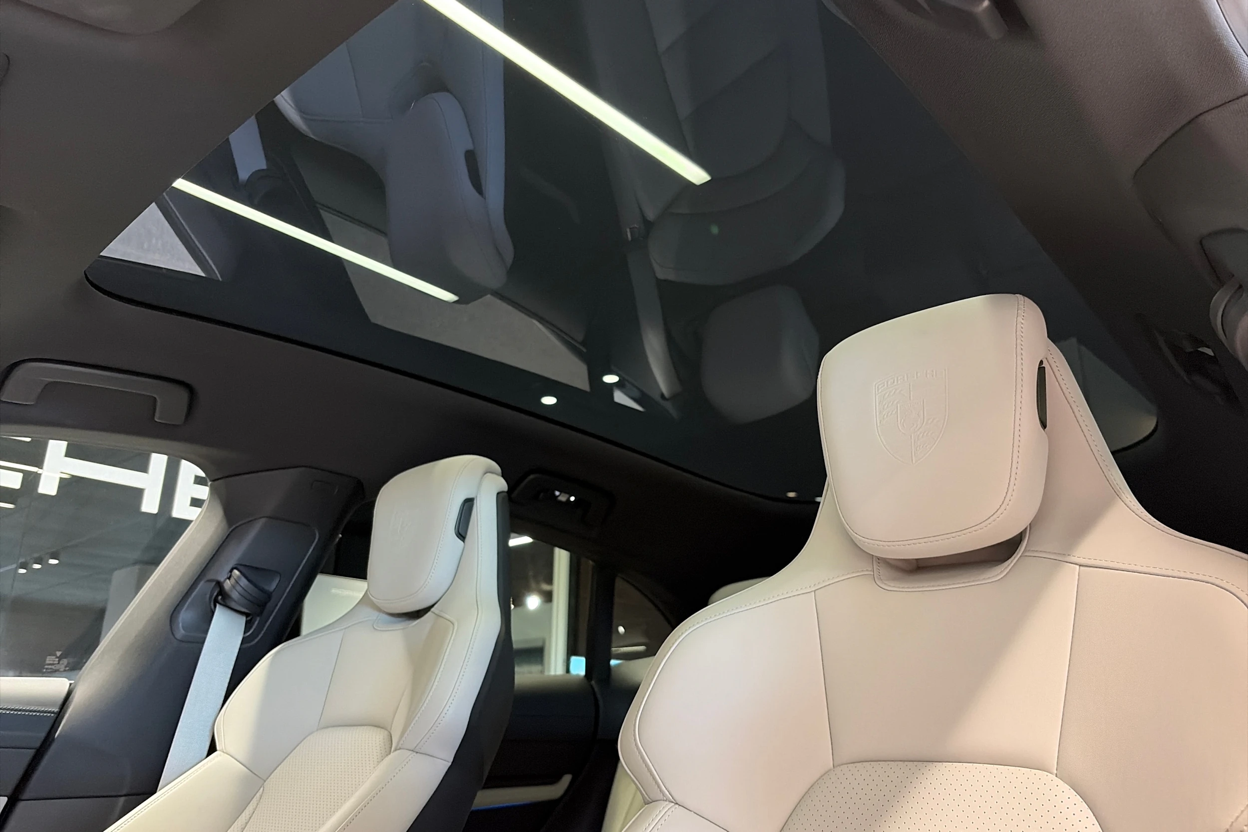 sininen Porsche Taycan 2023 kuva 14.