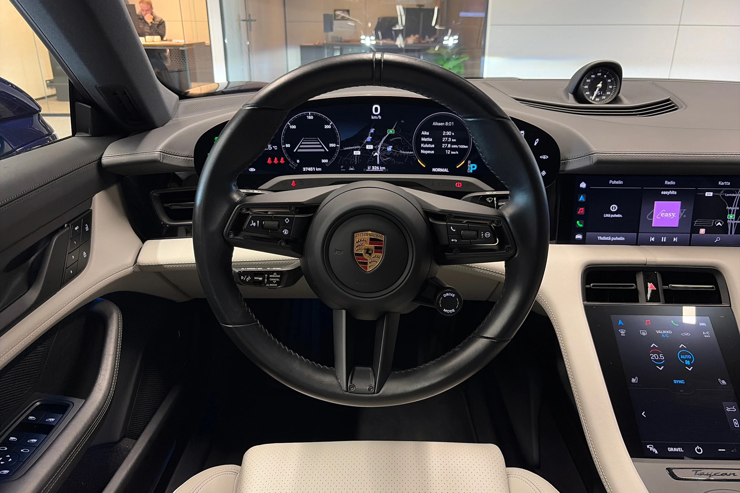 sininen Porsche Taycan 2023 kuva 16.