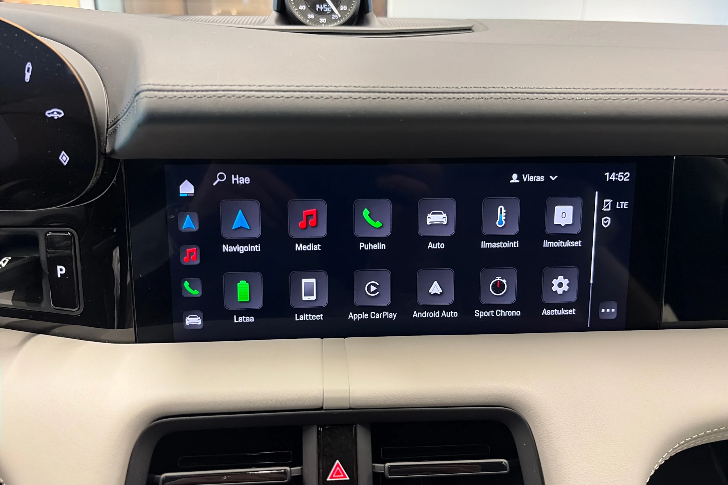 sininen Porsche Taycan 2023 kuva 19.