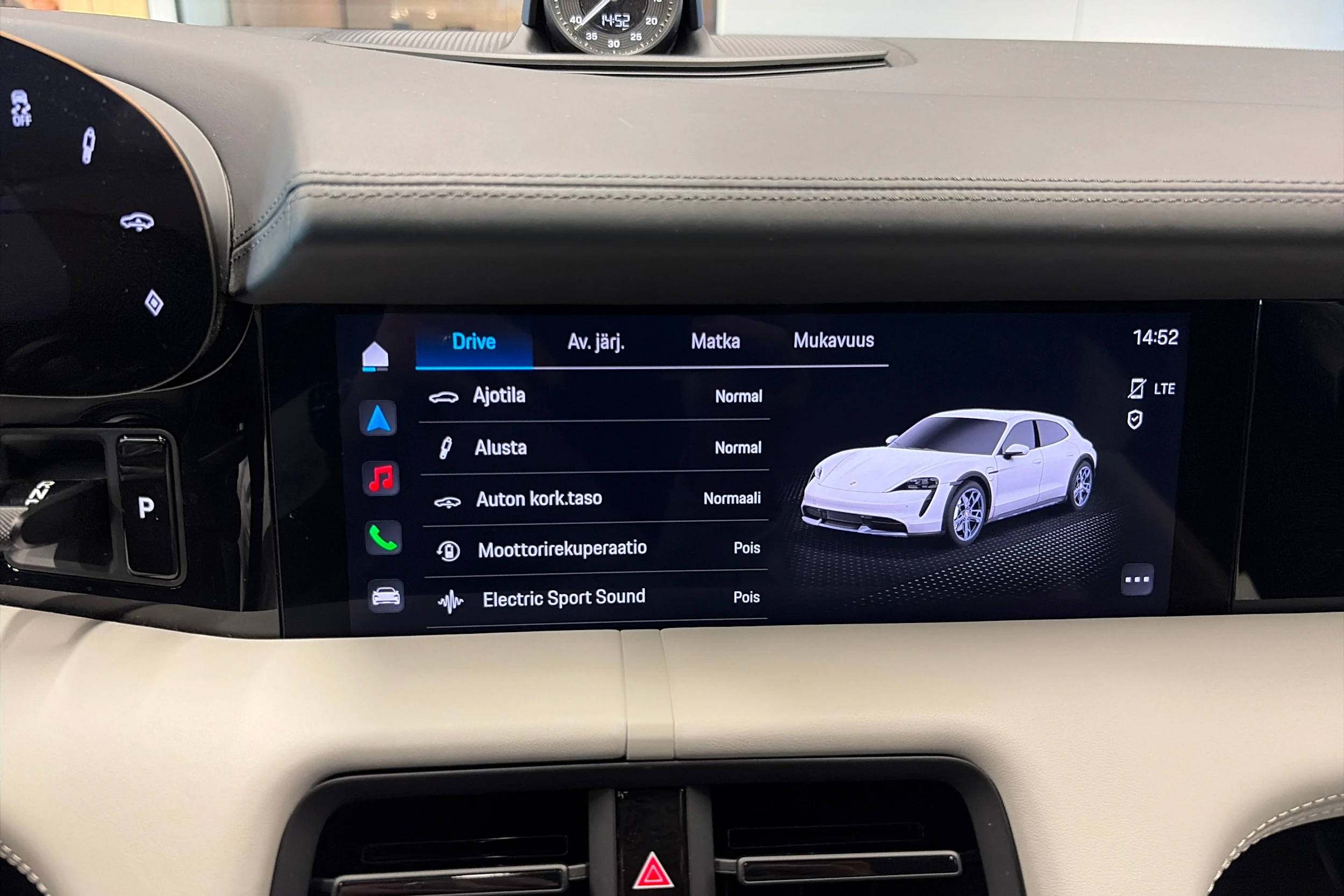 sininen Porsche Taycan 2023 kuva 20.