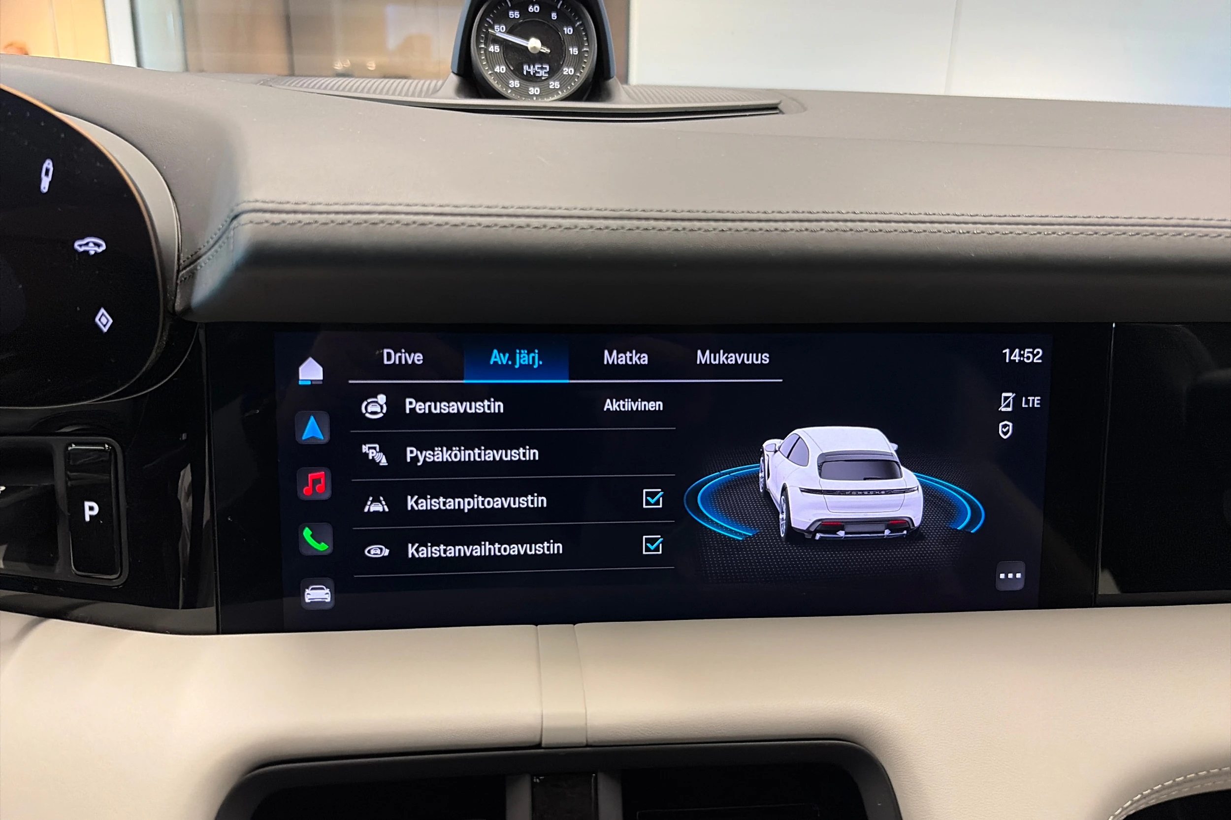 sininen Porsche Taycan 2023 kuva 21.