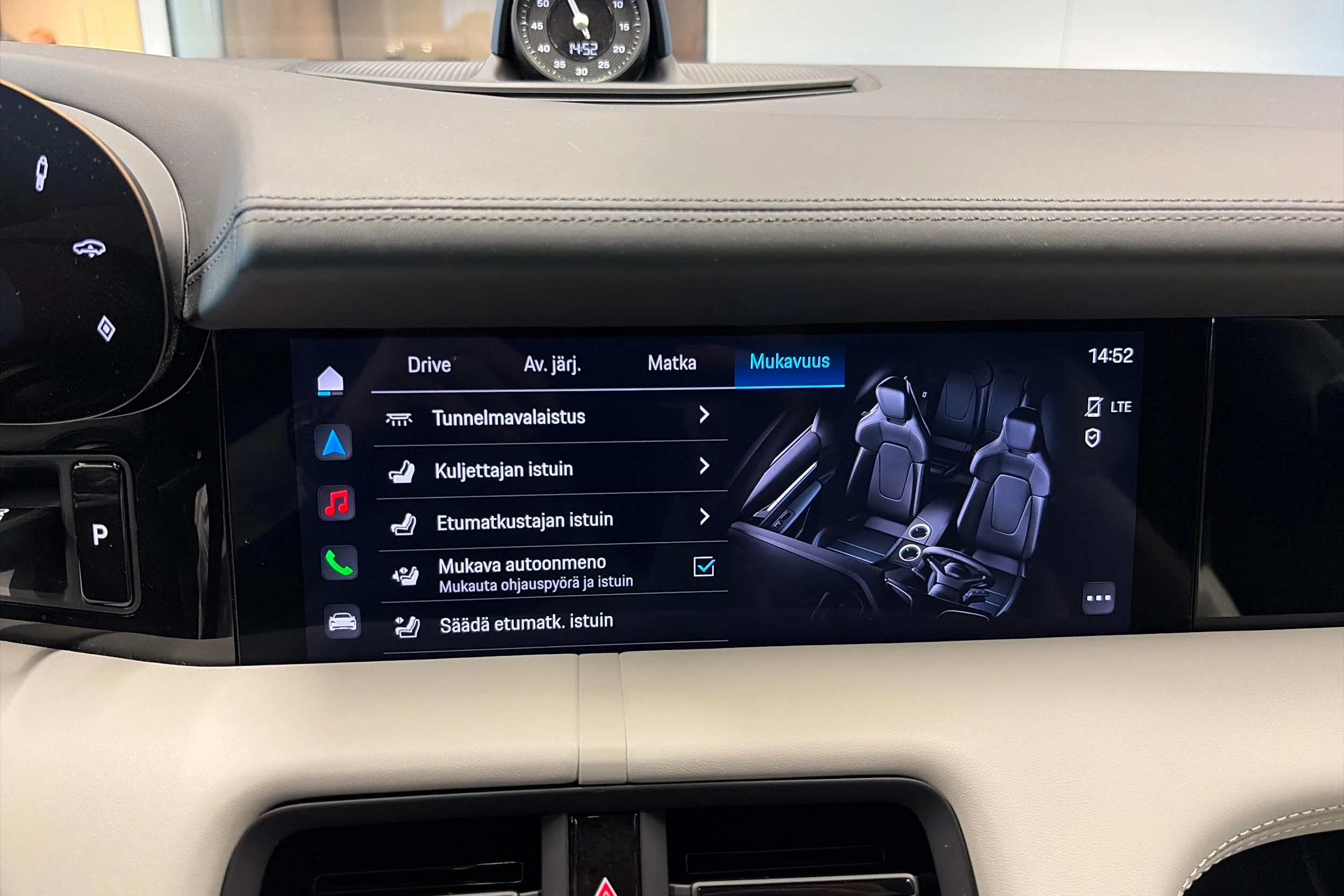 sininen Porsche Taycan 2023 kuva 22.