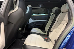 sininen Porsche Taycan 2023 kuva 24.