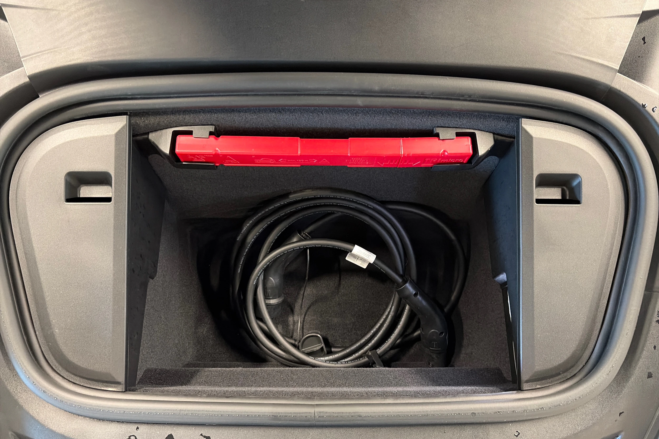sininen Porsche Taycan 2023 kuva 30.