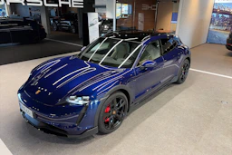 sininen Porsche Taycan 2023 kuva 31.