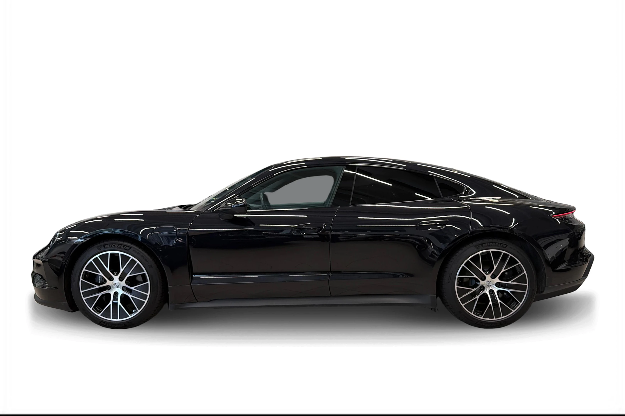 musta Porsche Taycan 2024 kuva 5.
