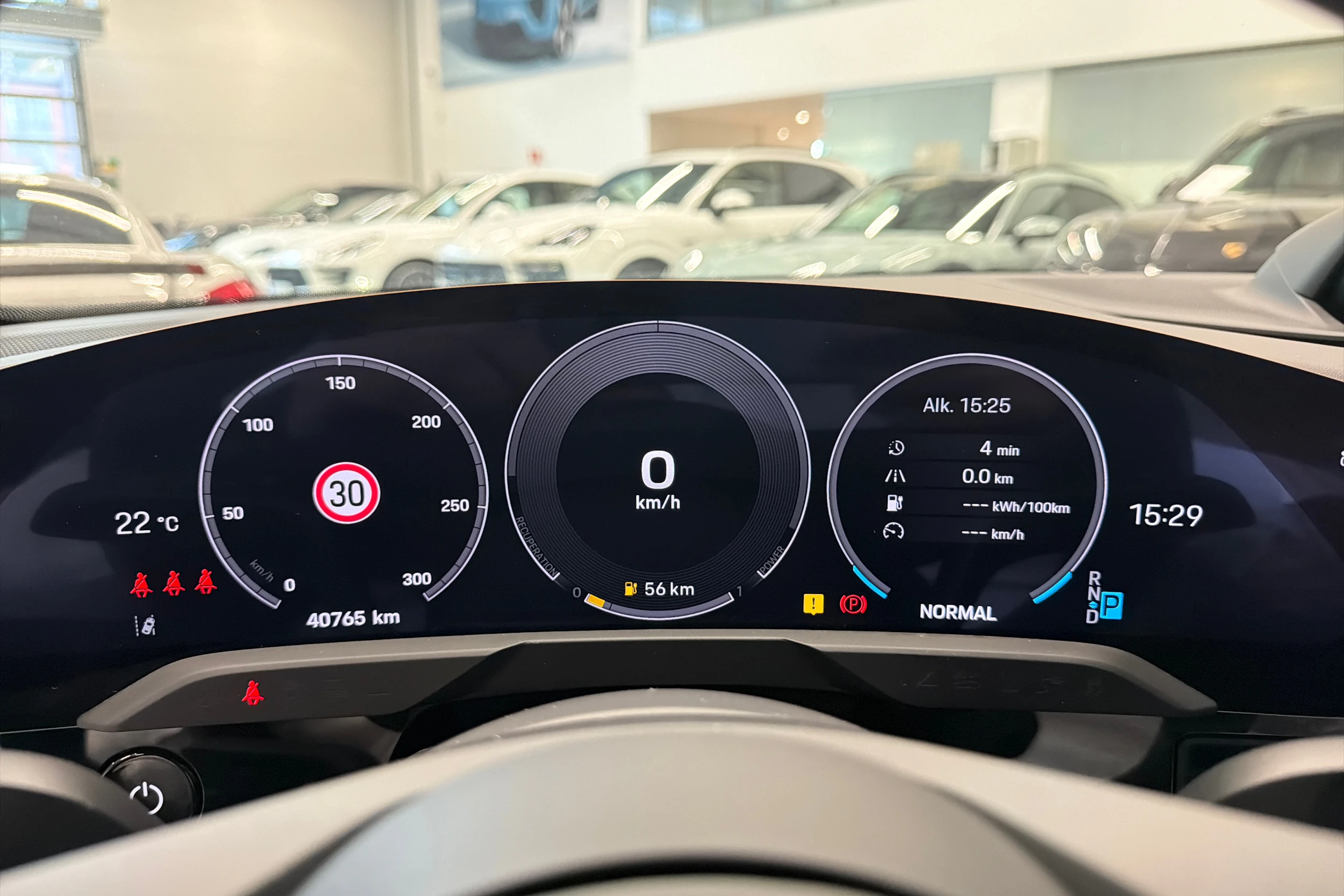 musta Porsche Taycan 2024 kuva 15.