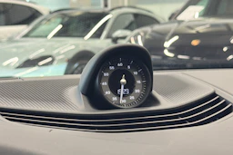 musta Porsche Taycan 2024 kuva 18.