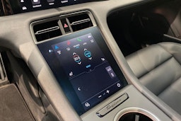 sininen Porsche Taycan 2024 kuva 13.