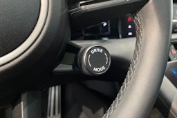 sininen Porsche Taycan 2024 kuva 16.