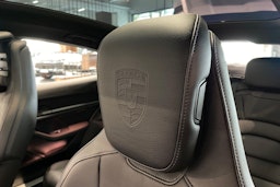 sininen Porsche Taycan 2024 kuva 21.