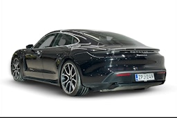 Musta Porsche Taycan 2024 kuva 2.