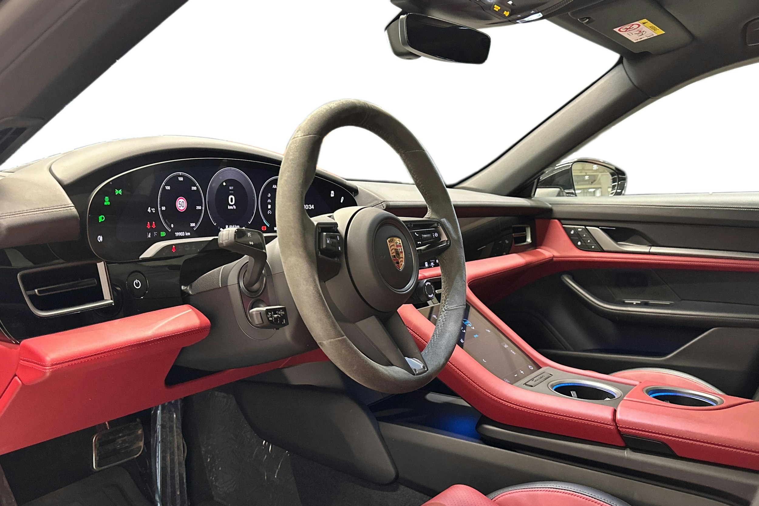 Musta Porsche Taycan 2024 kuva 6.