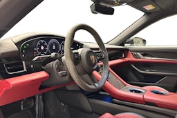 Musta Porsche Taycan 2024 kuva 6.