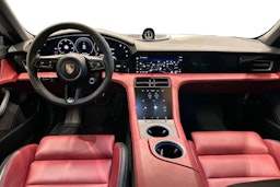 Musta Porsche Taycan 2024 kuva 7.