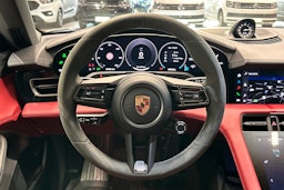 Musta Porsche Taycan 2024 kuva 10.