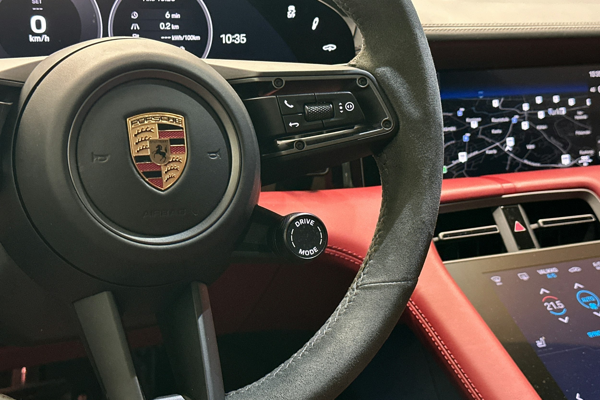 Musta Porsche Taycan 2024 kuva 11.