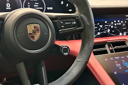 Musta Porsche Taycan 2024 kuva 11.