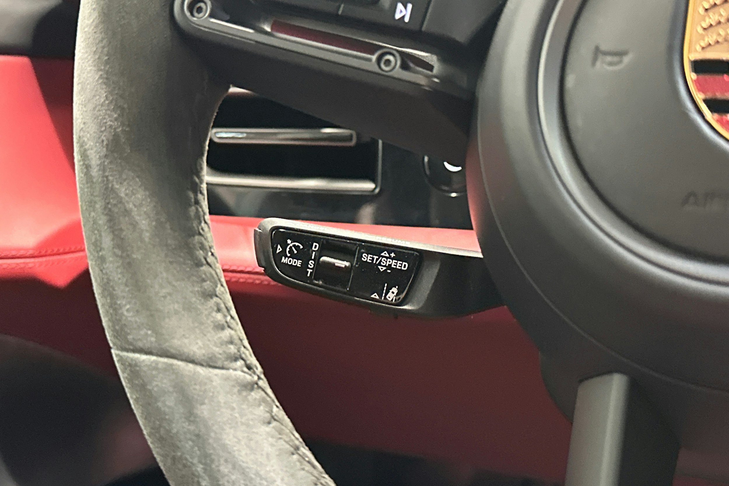 Musta Porsche Taycan 2024 kuva 12.