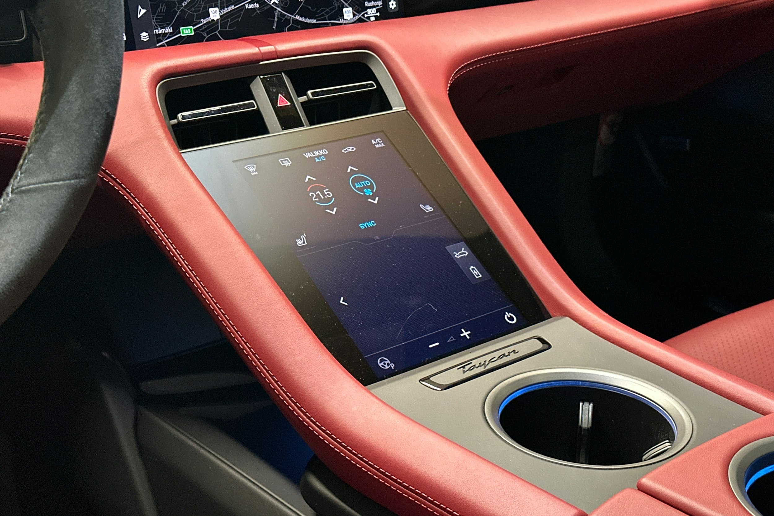 Musta Porsche Taycan 2024 kuva 14.