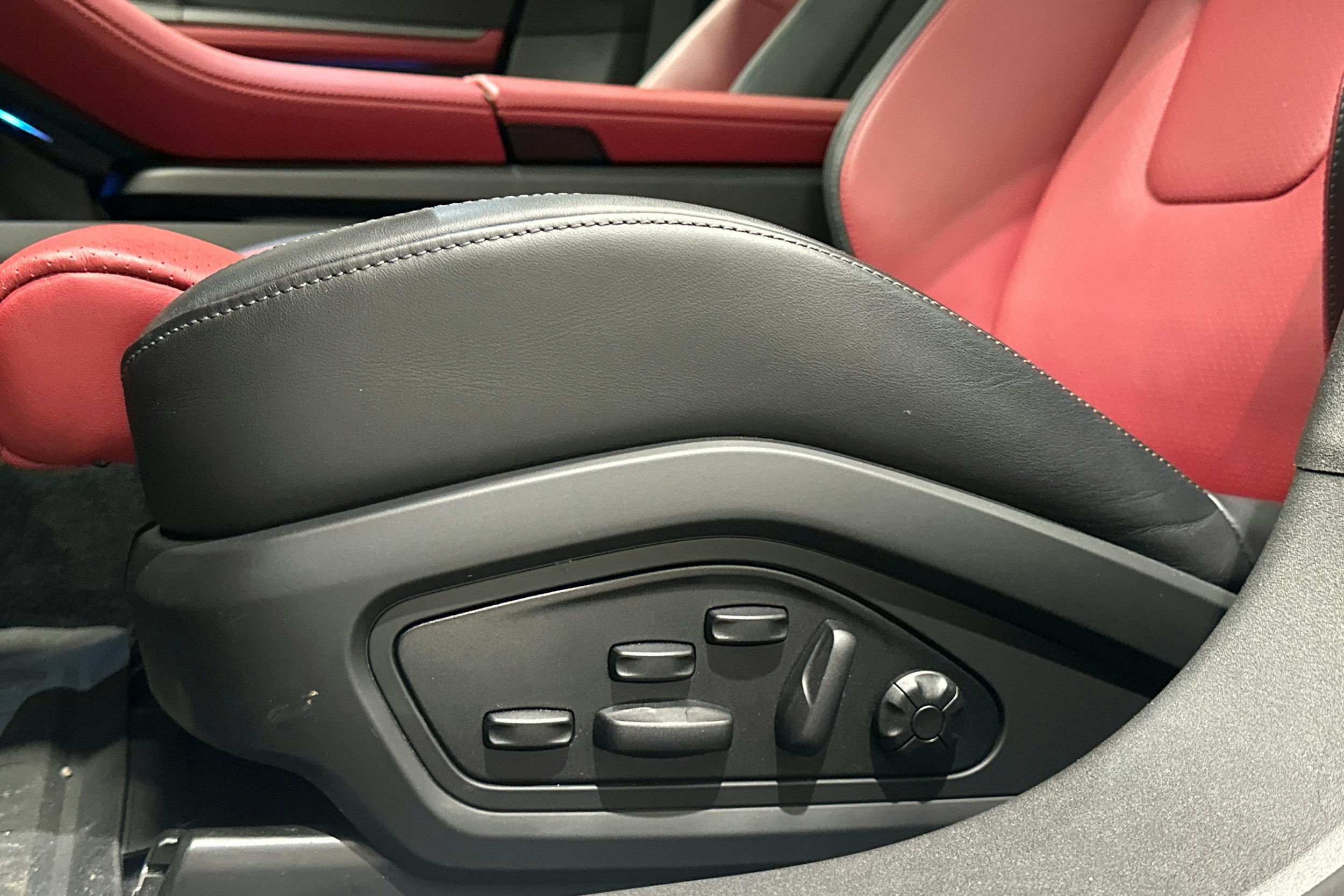 Musta Porsche Taycan 2024 kuva 15.