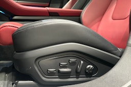 Musta Porsche Taycan 2024 kuva 15.