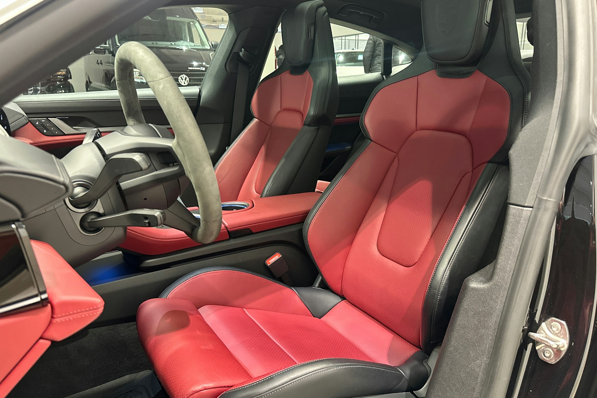 Musta Porsche Taycan 2024 kuva 16.