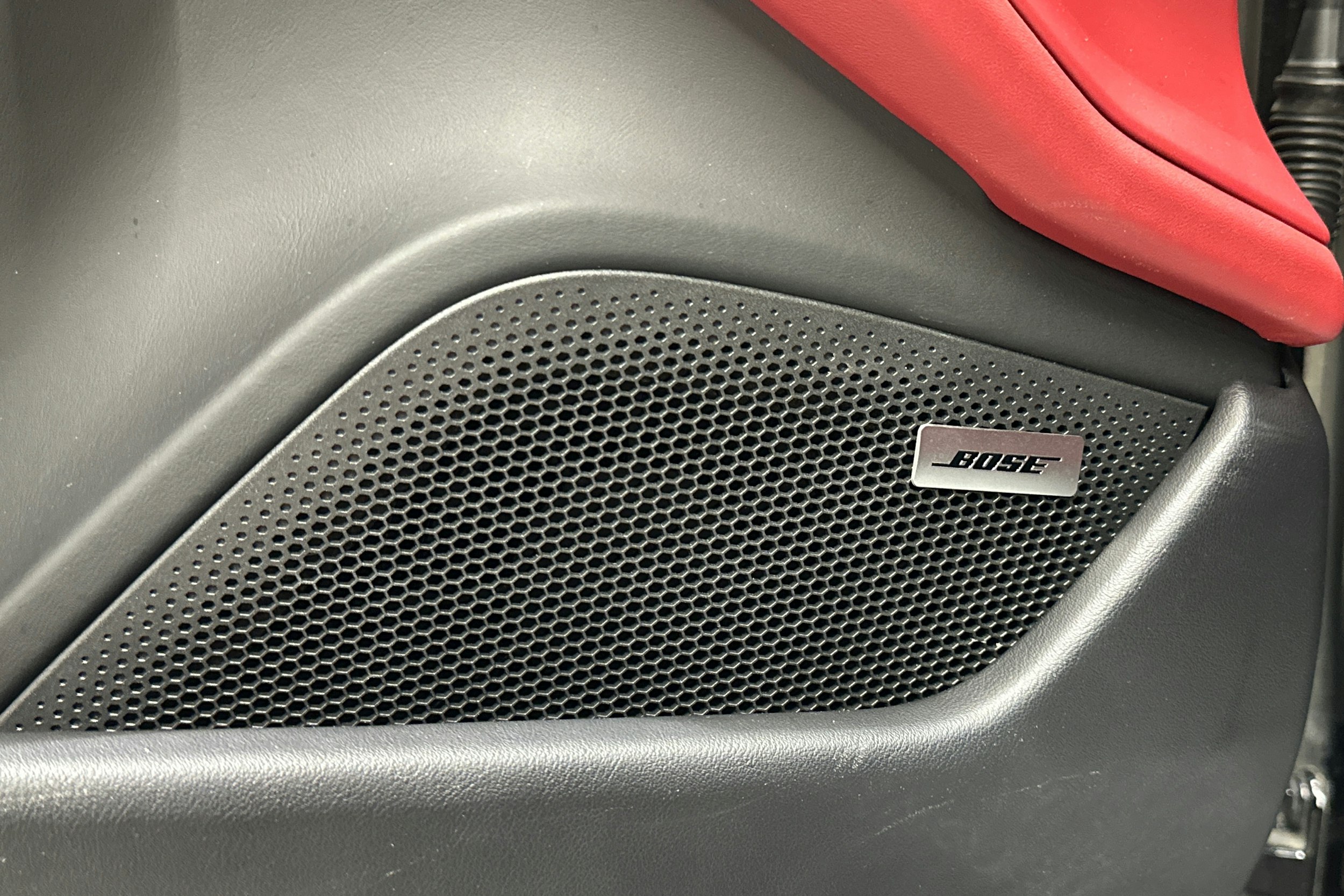 Musta Porsche Taycan 2024 kuva 19.