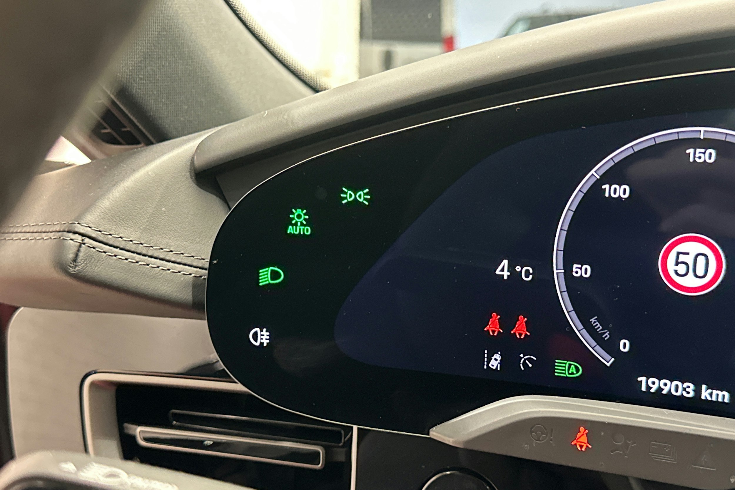 Musta Porsche Taycan 2024 kuva 22.