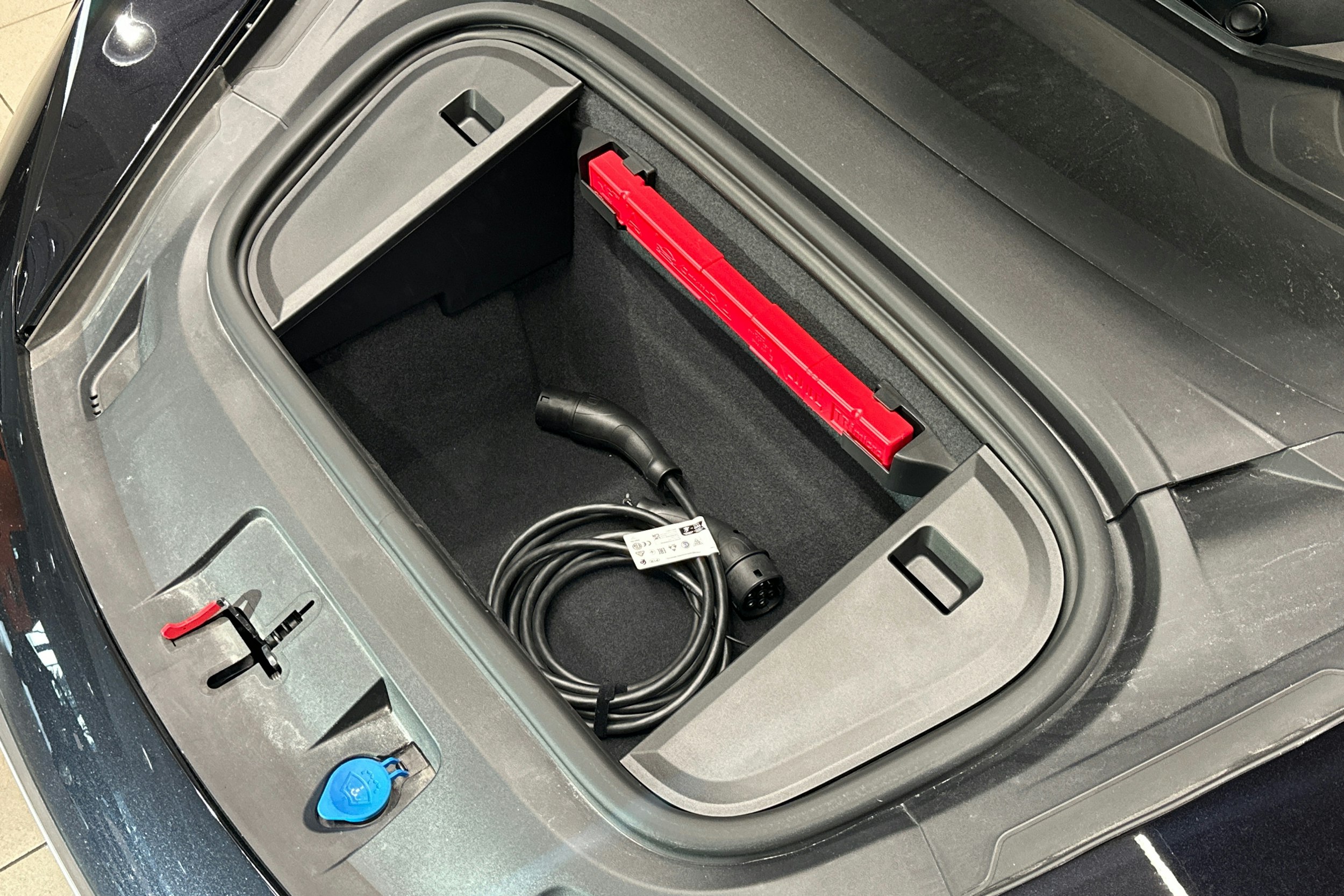 Musta Porsche Taycan 2024 kuva 31.