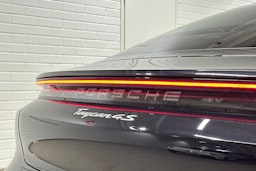 Musta Porsche Taycan 2024 kuva 33.